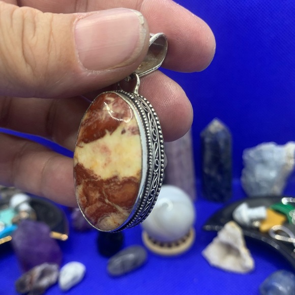 Classic Red Jasper Pendant in Vintage Style Setting! 925 Sterling Silver Overlay - Picture 11 of 15